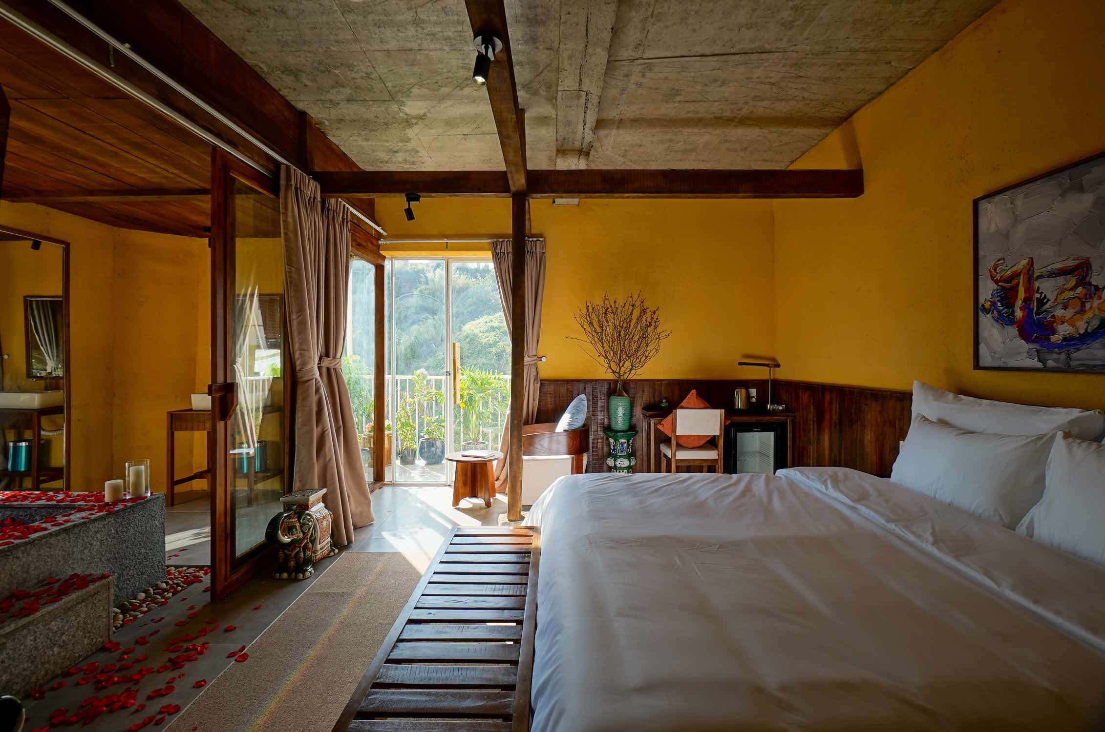 Deluxe King Room Valley View