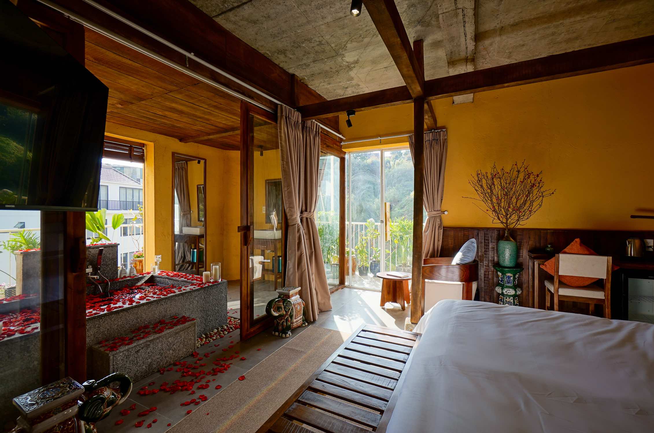 Deluxe King Room Valley View