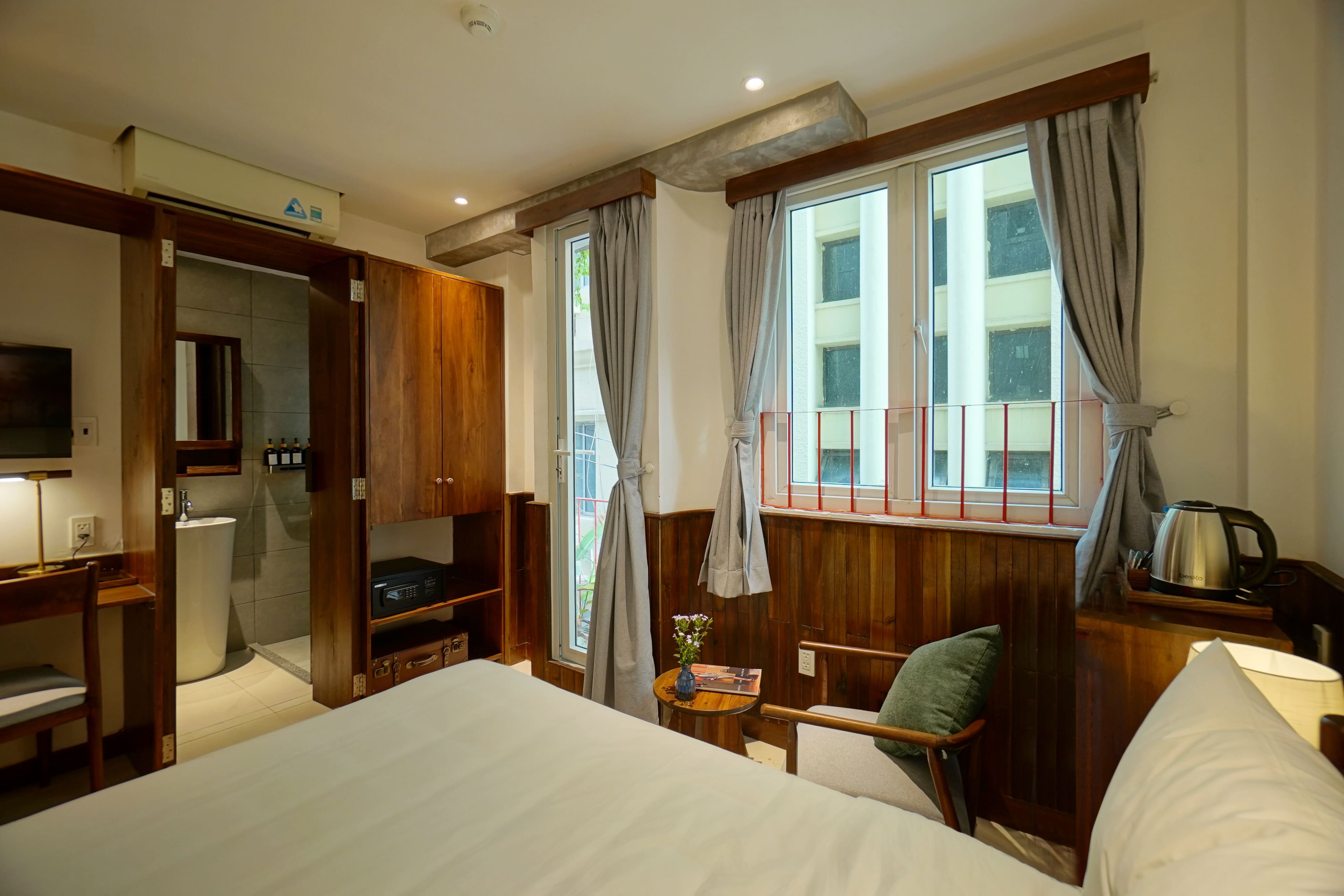 Superior Double Room Street View