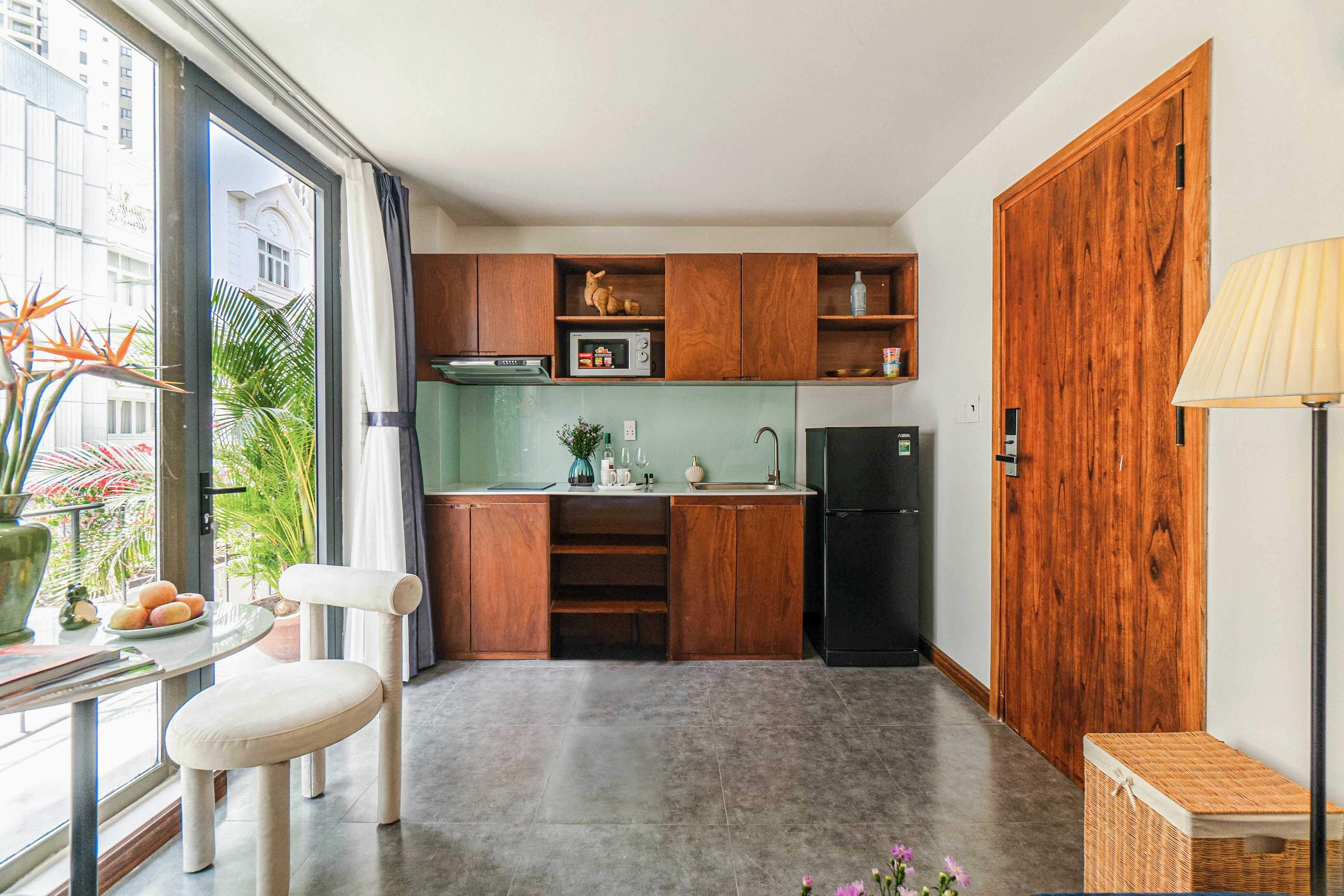 Studio With King Size Bed & Sofa