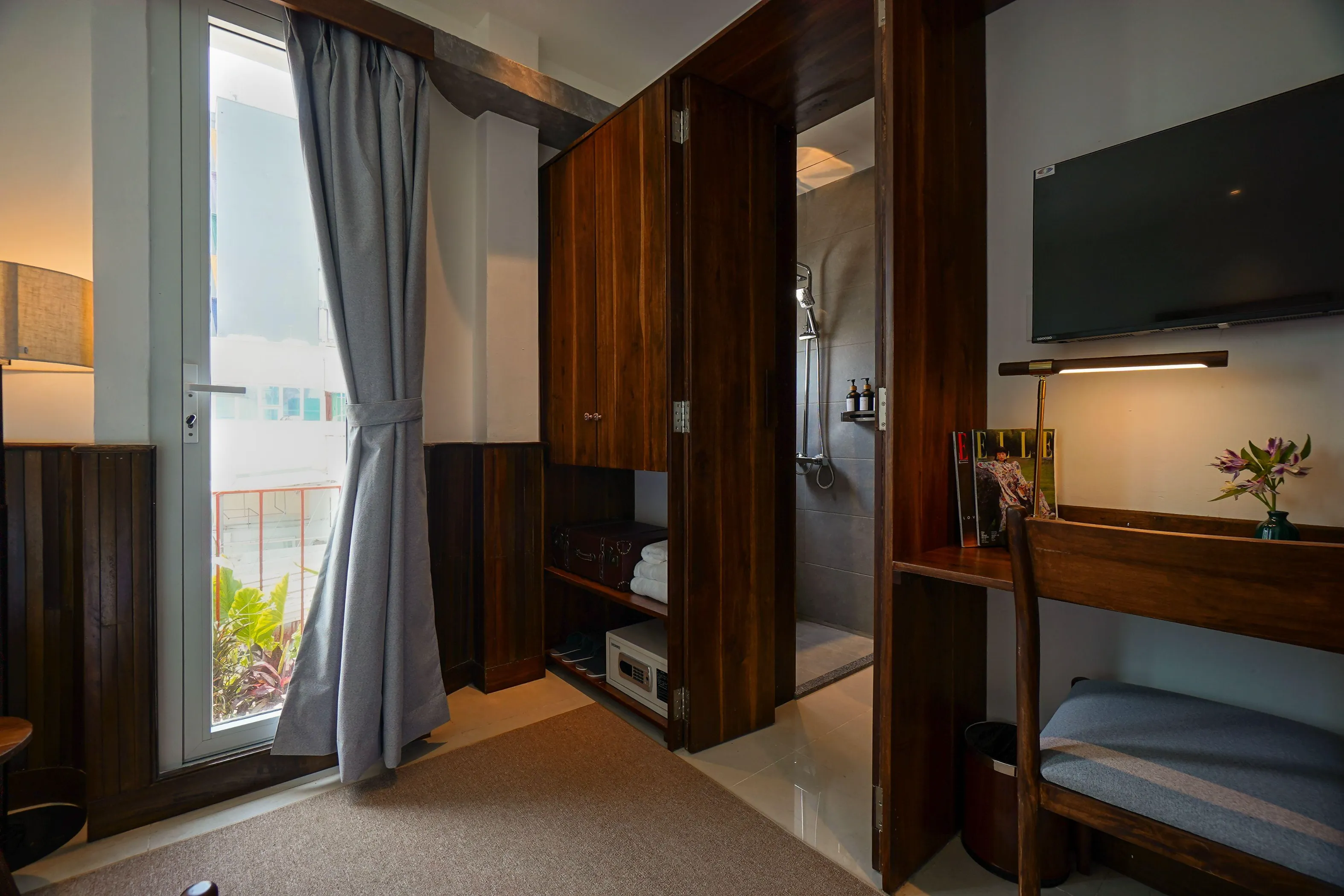 Green Balcony Room