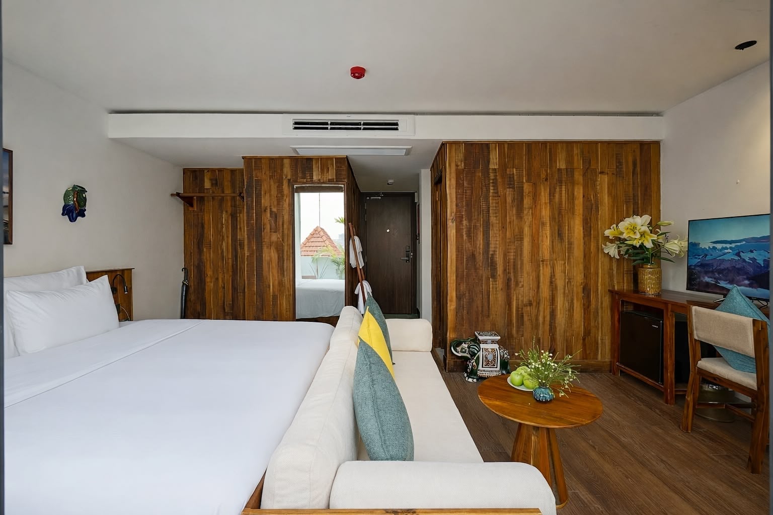 The Urban Balcony Room