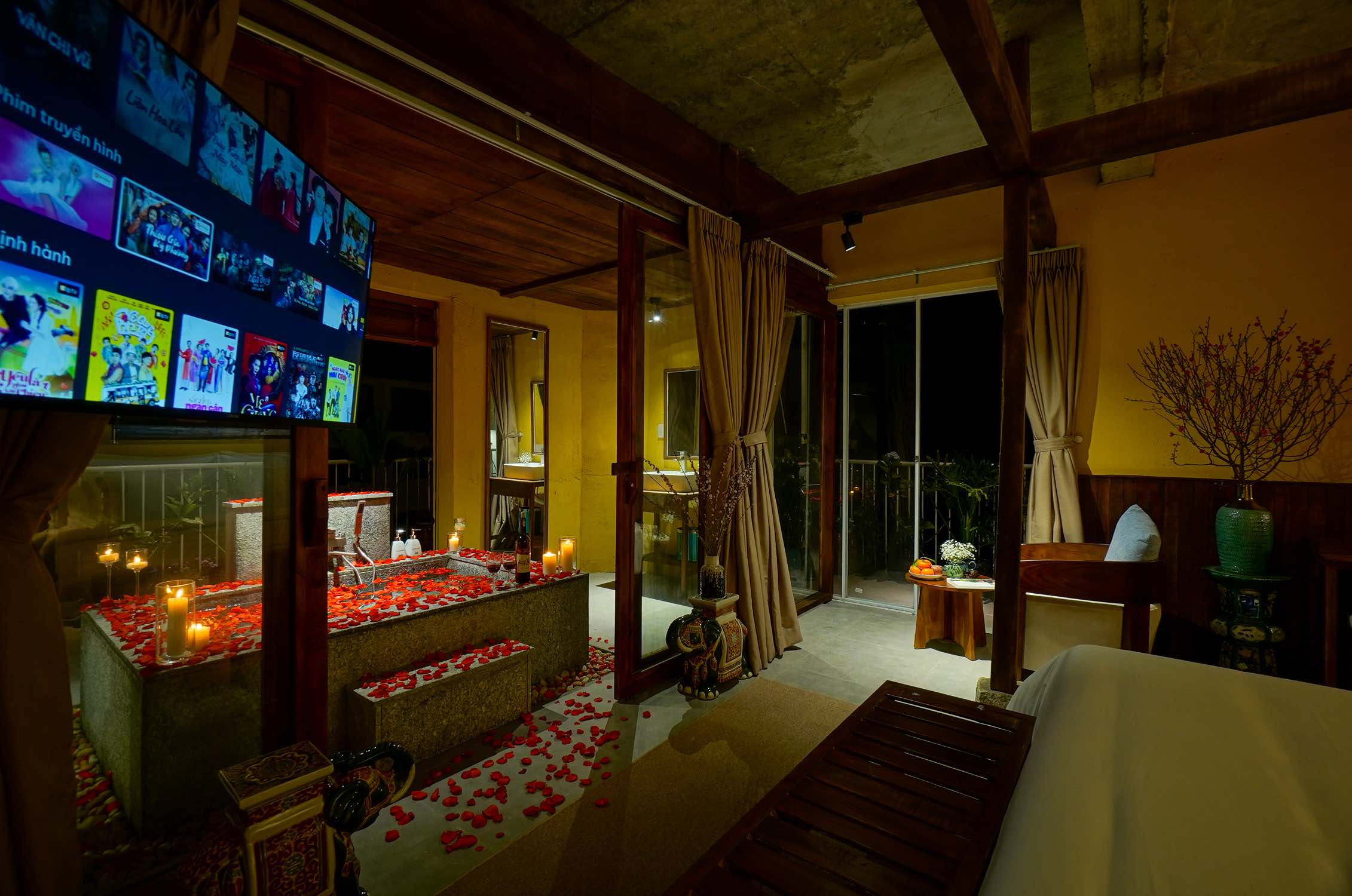 Deluxe King Room Valley View